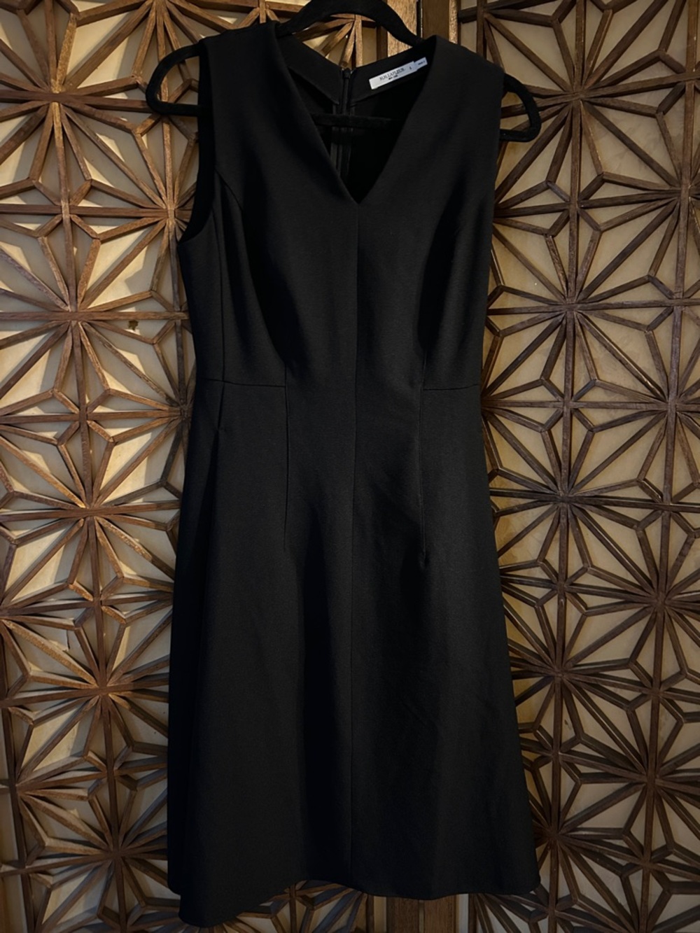 MM Lafleur Black V-Neck Sleeveless Midi Dress size 4